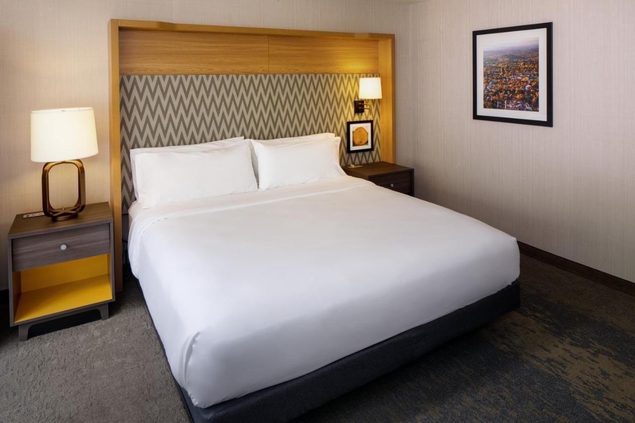 Holiday Inn Express & Suites Charlottesville By Ihg Dış mekan fotoğraf