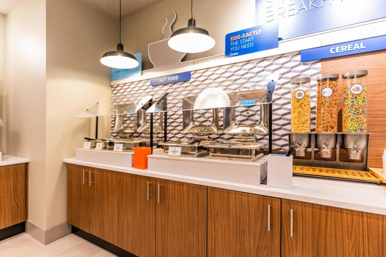 Holiday Inn Express & Suites Charlottesville By Ihg Dış mekan fotoğraf
