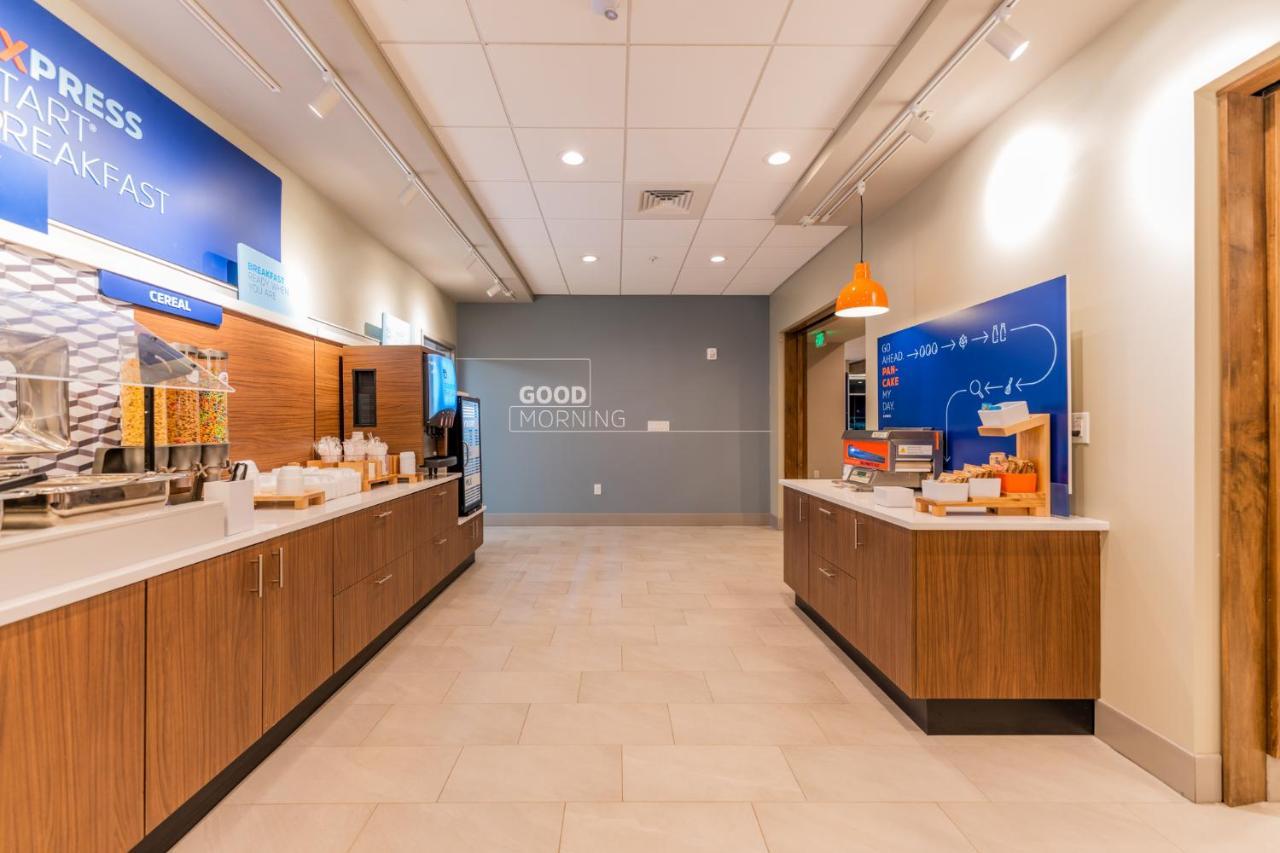 Holiday Inn Express & Suites Charlottesville By Ihg Dış mekan fotoğraf