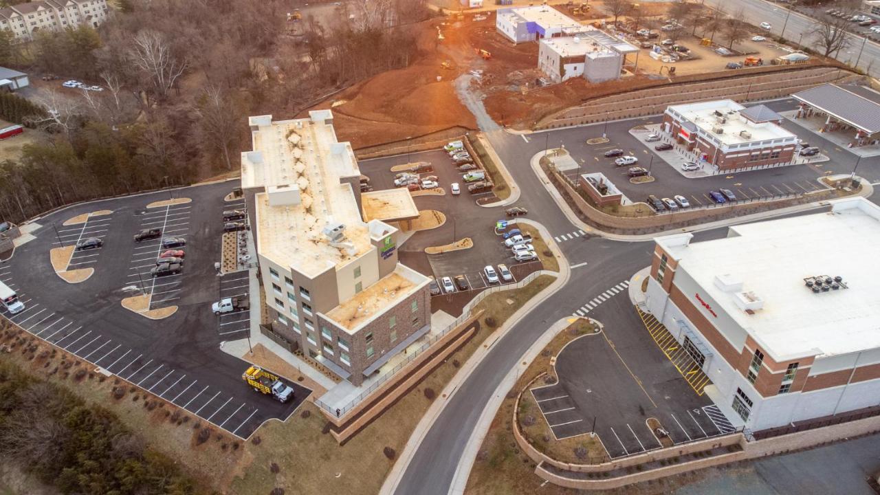 Holiday Inn Express & Suites Charlottesville By Ihg Dış mekan fotoğraf