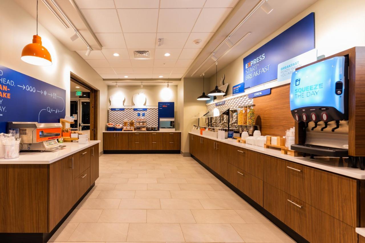 Holiday Inn Express & Suites Charlottesville By Ihg Dış mekan fotoğraf