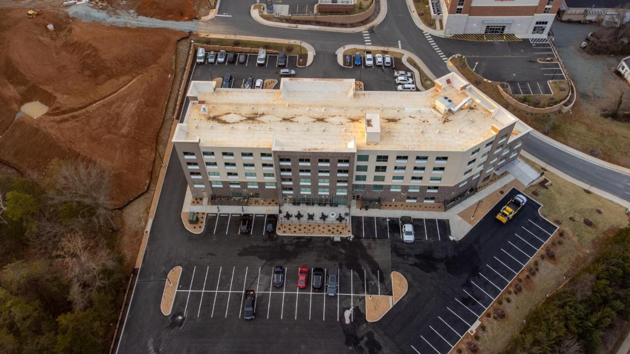Holiday Inn Express & Suites Charlottesville By Ihg Dış mekan fotoğraf