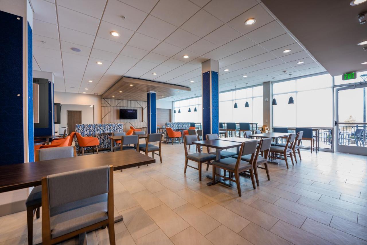 Holiday Inn Express & Suites Charlottesville By Ihg Dış mekan fotoğraf