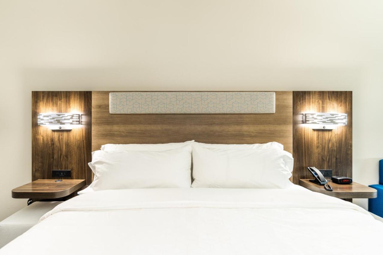 Holiday Inn Express & Suites Charlottesville By Ihg Dış mekan fotoğraf